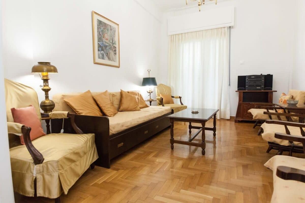 Charming Vintage 2Br Apartment With Balcony In Koukaki Athena Bagian luar foto