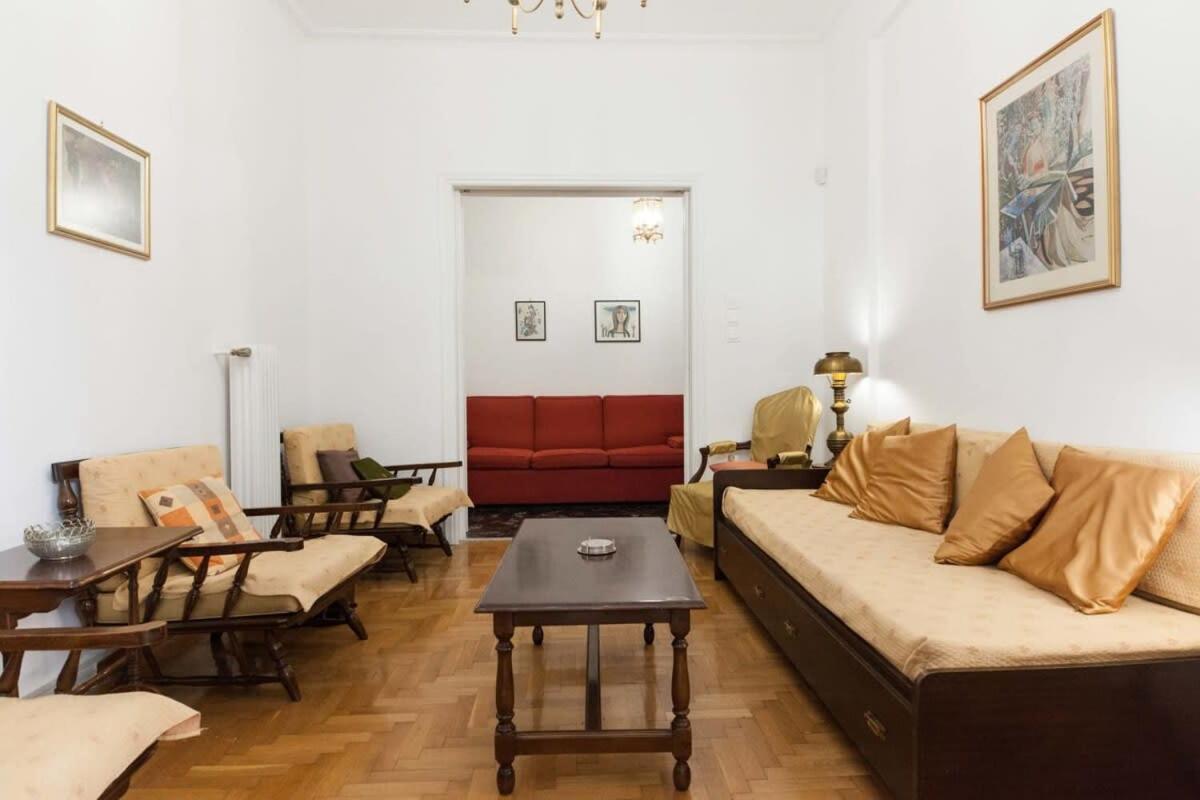 Charming Vintage 2Br Apartment With Balcony In Koukaki Athena Bagian luar foto