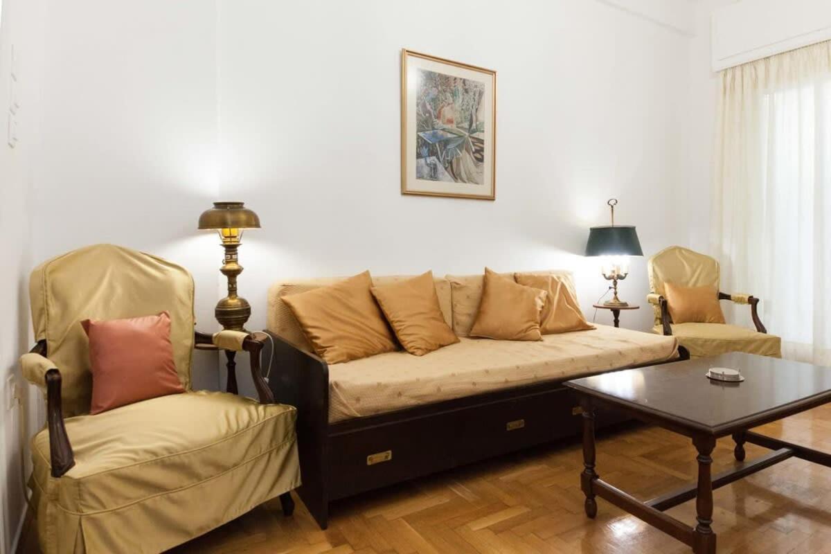 Charming Vintage 2Br Apartment With Balcony In Koukaki Athena Bagian luar foto