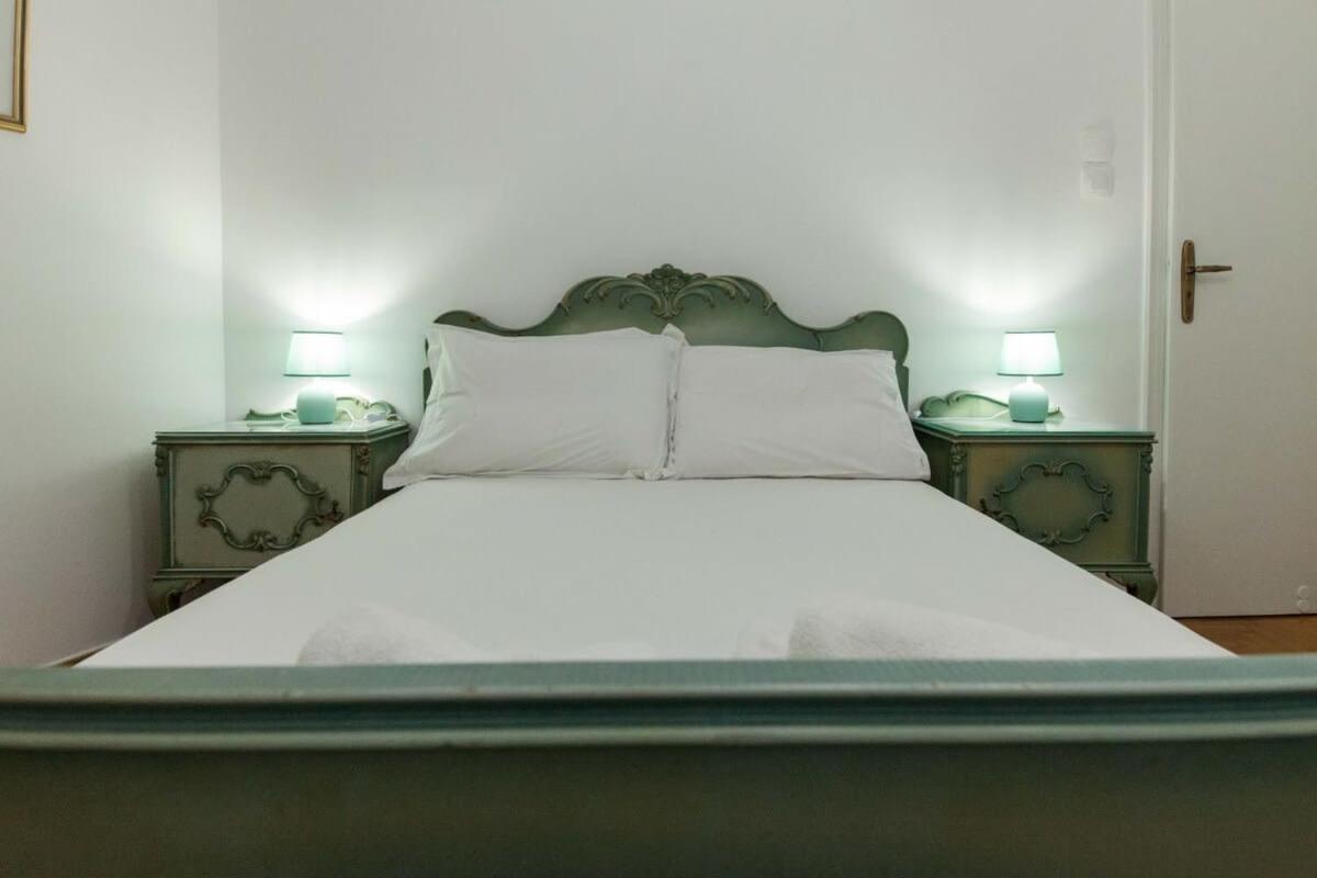 Charming Vintage 2Br Apartment With Balcony In Koukaki Athena Bagian luar foto
