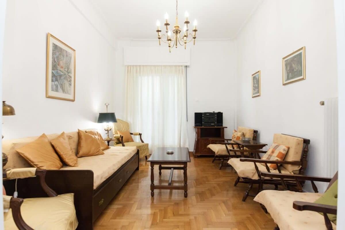 Charming Vintage 2Br Apartment With Balcony In Koukaki Athena Bagian luar foto