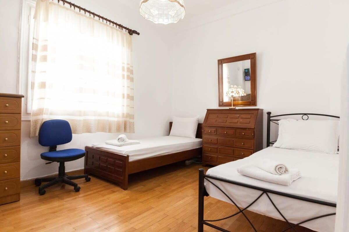 Charming Vintage 2Br Apartment With Balcony In Koukaki Athena Bagian luar foto