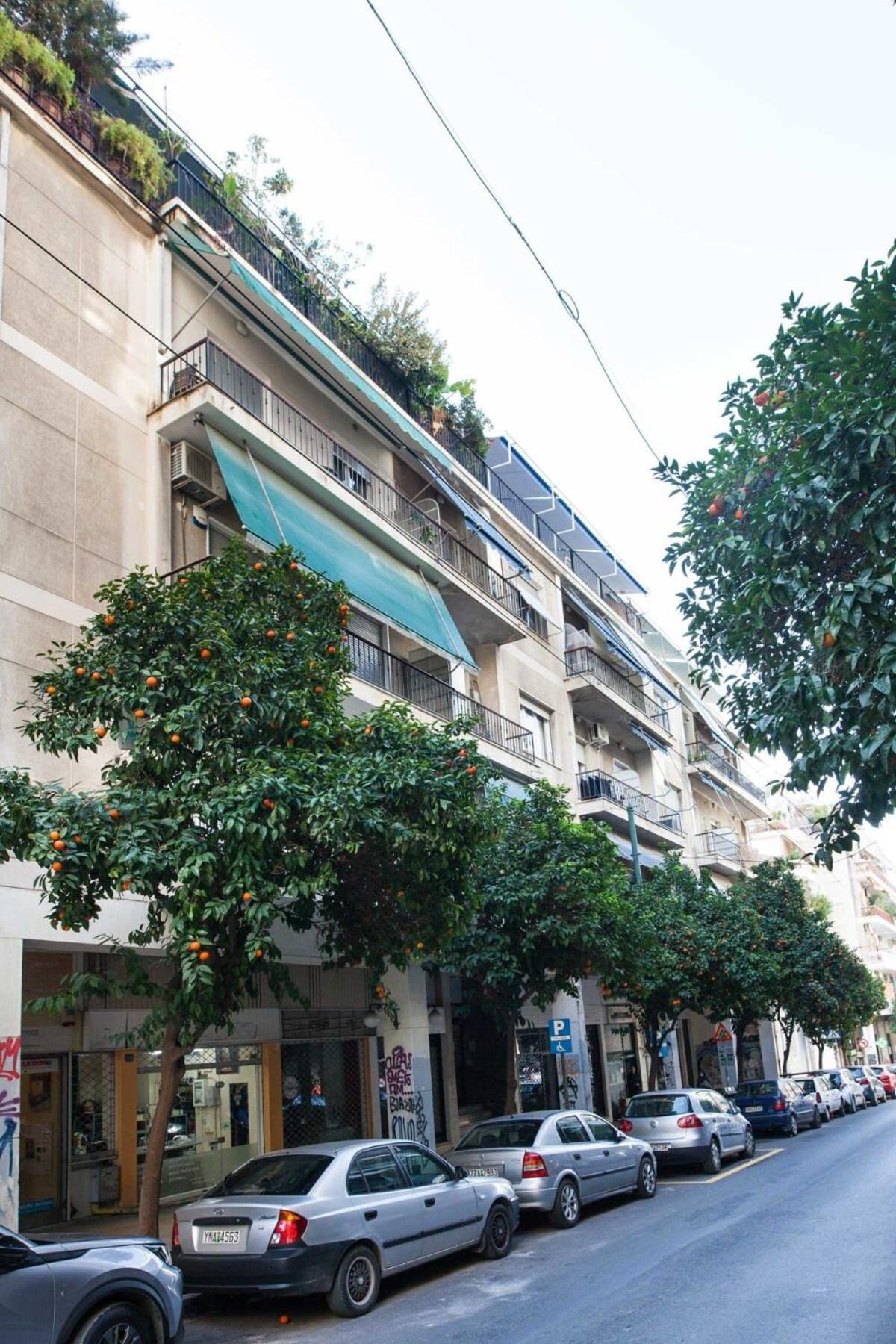 Charming Vintage 2Br Apartment With Balcony In Koukaki Athena Bagian luar foto
