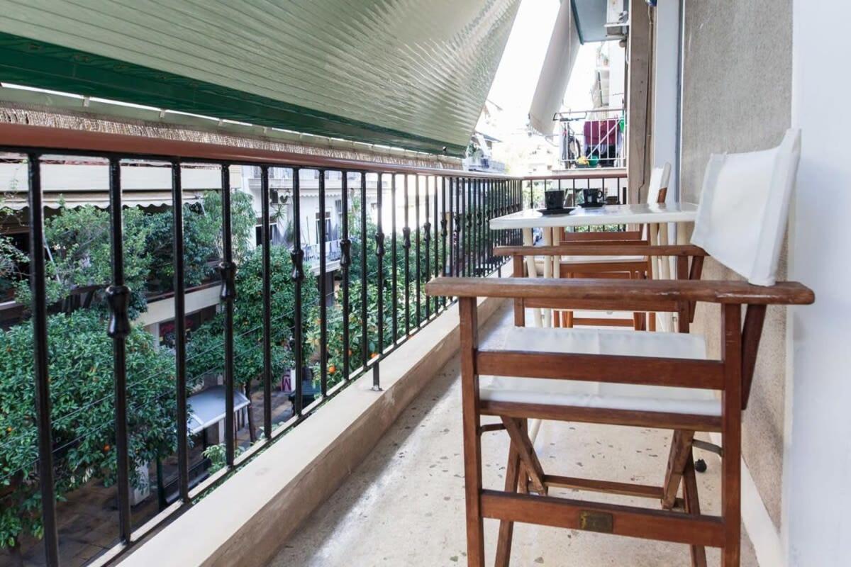 Charming Vintage 2Br Apartment With Balcony In Koukaki Athena Bagian luar foto